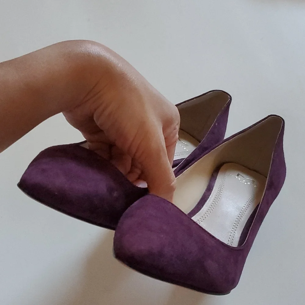 Marc Fisher LTD Suede Block Heel Pump - Picture 2 of 4